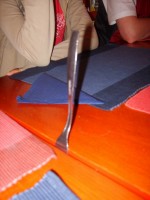 Další umělecká fotka - &quot;Vidlička ve stole&quot;